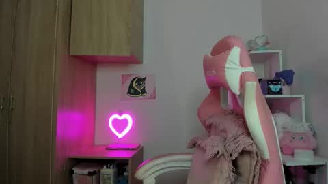 Snapshot of artic_love chatting on October 28, 5:11 am Lenna online show from October 28, 5:11 am