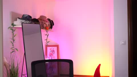 Amalia online show from March 6, 1:37 am