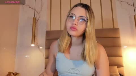 Snapshot of ary1_ chatting on March 8, 3:06 am Ary online show from March 8, 3:06 am