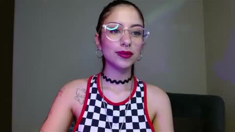 Snapshot of ary_pieerce chatting on December 6, 8:29 pm Independent Model online show from December 6, 8:29 pm