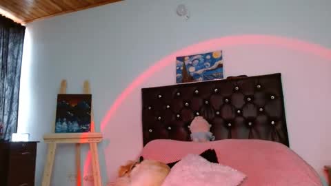 Snapshot of ary_pieerce chatting on January 31, 7:18 pm Independent Model online show from January 31, 7:18 pm