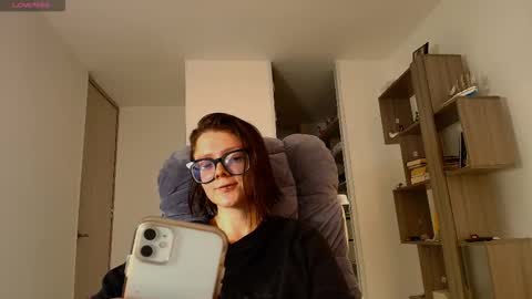 Snapshot of arya_starkw chatting on November 5, 2:17 pm Ary 3 online show from November 5, 2:17 pm