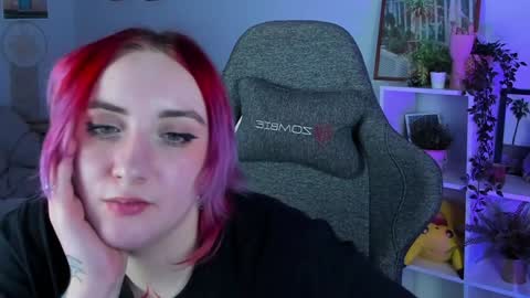 Snapshot of asheluck chatting on January 19, 2:25 am AshleyAshe online show from January 19, 2:25 am