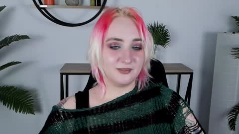 Snapshot of asheluck chatting on January 30, 2:38 am AshleyAshe online show from January 30, 2:38 am