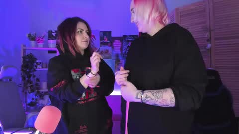 Snapshot of asheluck chatting on February 13, 11:47 pm AshleyAshe online show from February 13, 11:47 pm