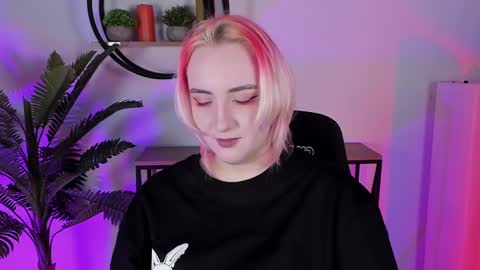 Snapshot of asheluck chatting on February 16, 5:15 pm AshleyAshe online show from February 16, 5:15 pm