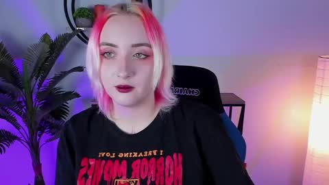 Snapshot of asheluck chatting on February 20, 2:07 am AshleyAshe online show from February 20, 2:07 am