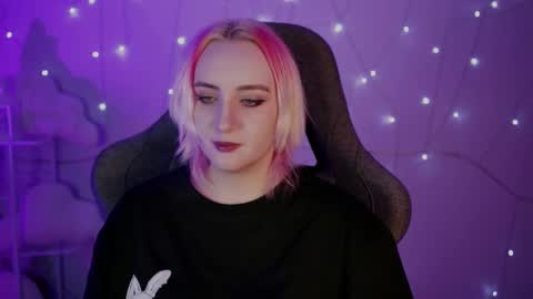 Snapshot of asheluck chatting on February 21, 2:17 am AshleyAshe online show from February 21, 2:17 am