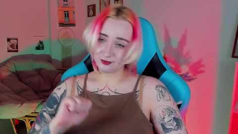 Snapshot of asheluck chatting on February 22, 2:17 am AshleyAshe online show from February 22, 2:17 am