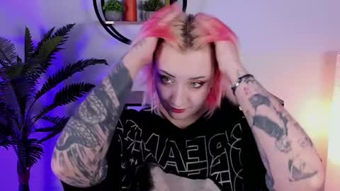 Snapshot of asheluck chatting on February 27, 2:21 am AshleyAshe online show from February 27, 2:21 am