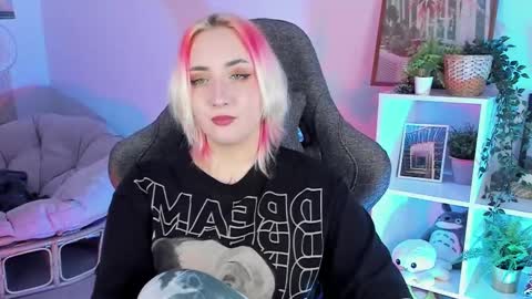 Snapshot of asheluck chatting on March 3, 2:15 am AshleyAshe online show from March 3, 2:15 am