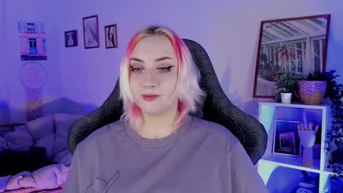 Snapshot of asheluck chatting on March 6, 2:30 am AshleyAshe online show from March 6, 2:30 am