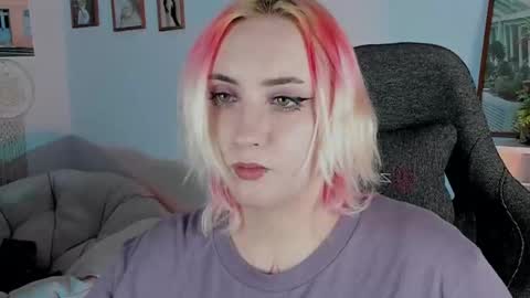 Snapshot of asheluck chatting on March 6, 5:35 am AshleyAshe online show from March 6, 5:35 am