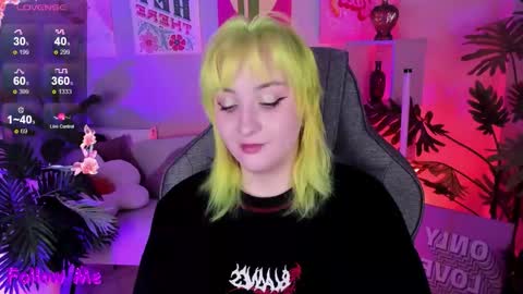 Snapshot of asheluck chatting on September 28, 2:17 am AshleyAshe online show from September 28, 2:17 am