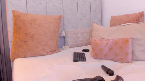 Camila online show from January 29, 2:30 am