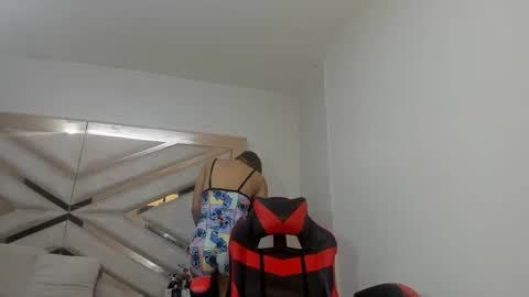 ashleyvanesars online show from October 3, 1:41 pm