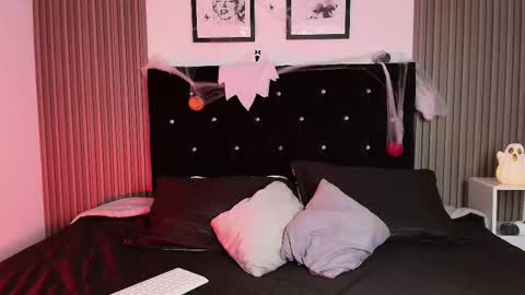    online show from October 27, 7:07 pm