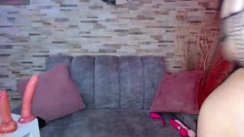 Snapshot of ashlye_hill chatting on September 23, 3:53 am Ashlye online show from September 23, 3:53 am