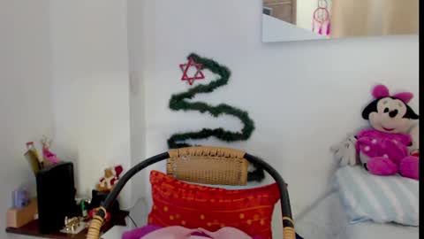 Sarah .3   hello guys .im love online show from December 5, 3:26 am