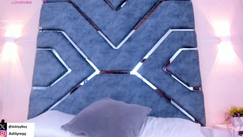 Ashly  online show from December 6, 10:41 pm