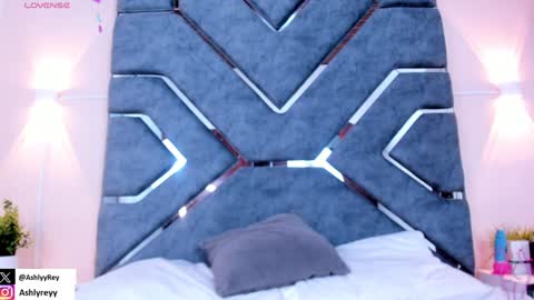 Ashly  online show from December 20, 10:22 pm