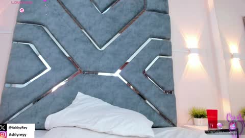 Ashly  online show from December 28, 11:05 pm