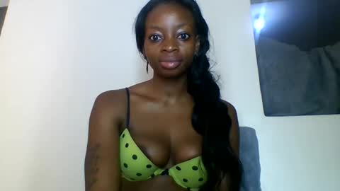 Snapshot of asian_pinay01 chatting on October 19, 3:29 am Asia online show from October 19, 3:29 am