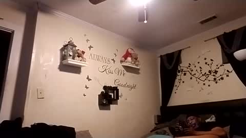 Snapshot of askme2shou chatting on October 23, 8:24 am askme2shou online show from October 23, 8:24 am