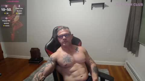 Snapshot of ass_chaser_1 chatting on October 22, 1:28 am Ass Chaser online show from October 22, 1:28 am