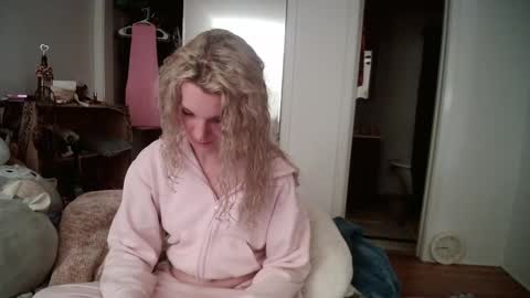 AstoriaLove online show from March 6, 1:37 am