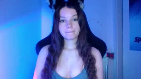 Snapshot of astradream_ chatting on November 28, 11:18 pm astradream_ online show from November 28, 11:18 pm