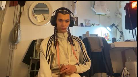 Astro Doll online show from January 9, 5:43 pm