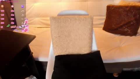 Snapshot of athena_makri05 chatting on December 3, 5:45 pm ATENEA MAKRI online show from December 3, 5:45 pm