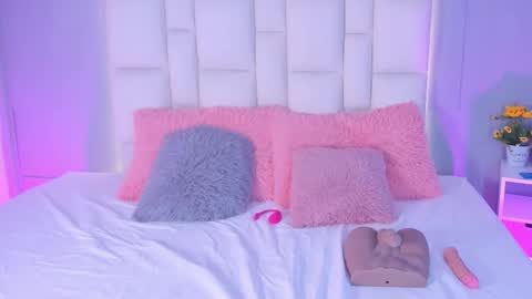 athenea__fox online show from November 25, 11:32 am