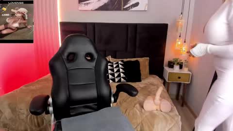 Snapshot of athenearusell chatting on September 13, 8:52 pm athenearusell online show from September 13, 8:52 pm