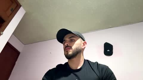 Snapshot of athlete_boy22 chatting on November 1, 4:25 am Atlas online show from November 1, 4:25 am