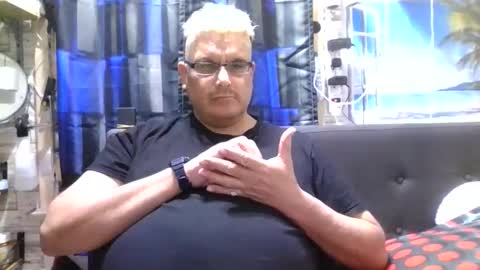 Snapshot of atr2424 chatting on December 30, 8:43 am A online show from December 30, 8:43 am