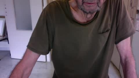 Snapshot of auguste061400 chatting on January 16, 9:59 am auguste061400 online show from January 16, 9:59 am