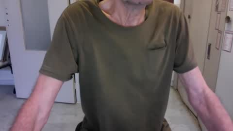 Snapshot of auguste061400 chatting on February 8, 9:56 am auguste061400 online show from February 8, 9:56 am