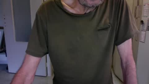 Snapshot of auguste061400 chatting on February 19, 9:28 am auguste061400 online show from February 19, 9:28 am