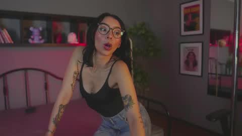  A U R A           online show from November 14, 3:16 am