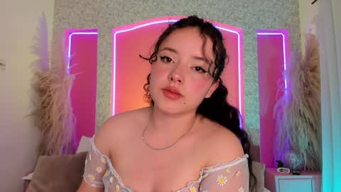 Aurora online show from December 6, 7:45 pm