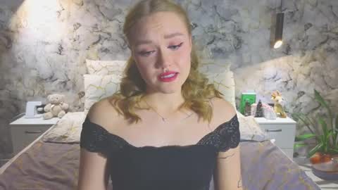 Kate online show from December 1, 6:02 pm