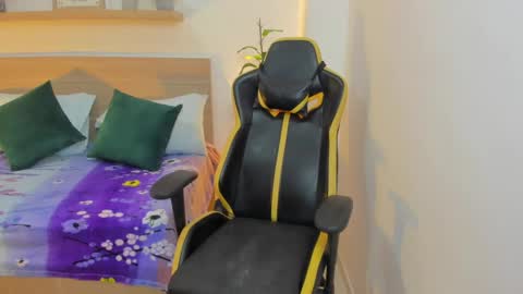 aurora_rodriguez online show from January 17, 12:42 pm