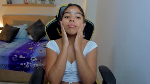 aurora_rodriguez online show from January 27, 12:05 pm