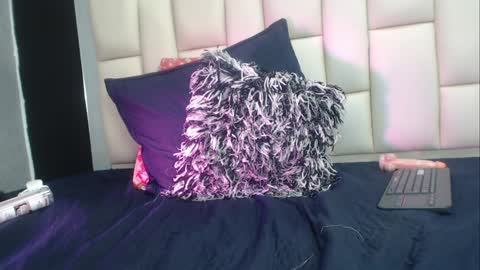 auroraa_miller online show from December 24, 3:47 pm