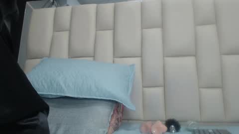 auroraa_miller online show from December 30, 12:09 pm