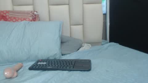 auroraa_miller online show from January 3, 3:12 pm