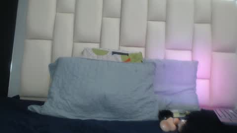 auroraa_miller online show from January 9, 12:19 pm