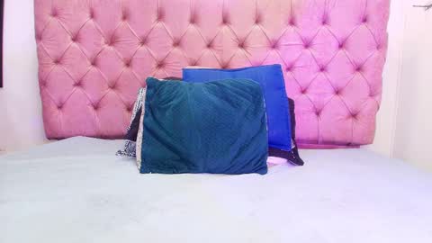 auroraa_miller online show from September 27, 11:59 am